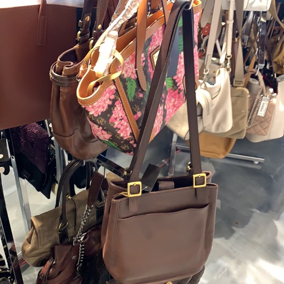 Coach Handbags - Vintage leather Coach bag pristine Dark brown
